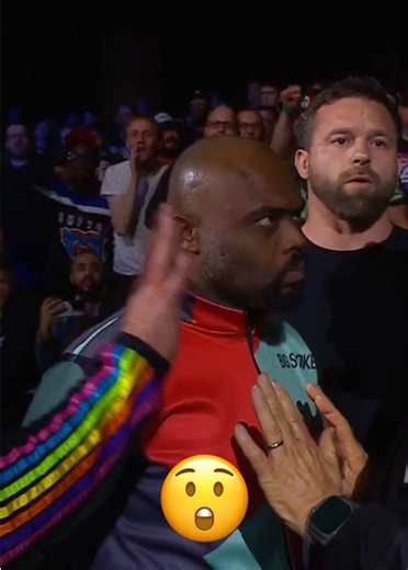 Tony Schiavone tried to stand up to FTR and Stokely Hathaway during AEW Dynamite! #aew #aewdynamite #allelitewrestling #prowrestling #prowrestlingtiktok #tonyschiavone #ftr #daxharwood #cashwheeler #stokelyhathaway #sportsonmax