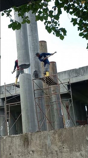 Effective wall hitting technique with a hammer