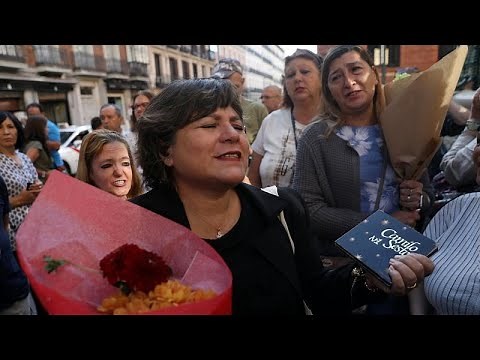 Lágrimas y emoción en el último adiós de los fans a Camilo Sesto