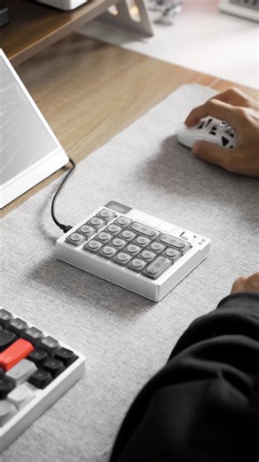 The Luminkey Nova Kine is built for maximum productivity, combining a numpad, macropad, and workflow controller in one compact device. With its premium CNC aluminum build, tri-mode connectivity, horizontal scroll wheel, and customizable VIA support, it’s designed to streamline your workflow while keeping your setup clean and minimal. A compact tool that fits right into any modern desk setup without taking away space or style. @luminkey_official #Luminkey #NovaKine #MechanicalKeyboard #DeskSetup 