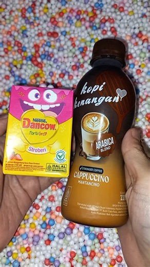 menemukan susu kopi kenangan cappuccino mantancino dan susu dancow stroberi dikardus #jajanan