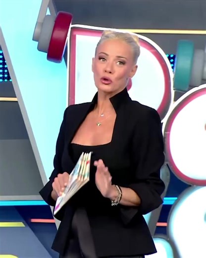 Περιμένουμε τη στιγμή που θα δοκιμαστεί το άλμα επί κοντώ στο πλατό του Rouk Zouk! 🎧 Το #RoukZouk με τη Ζέτα Μακρυπούλια είναι τώρα στον ΑΝΤ1 Κύπρου #ant1livetv #TuneIn