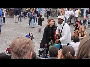Unknown busker & "Anna from Russia" - Wish You Were here - Sacré-Cœur, Paris - 2nd July 2017
