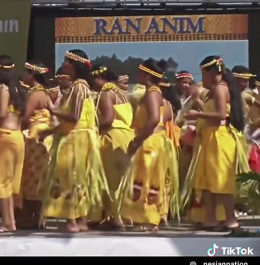 Chuukese Traditional Dance and singing I'm not sure what the meaning of this Chuukese traditional dance and singing is, but if anyone is Chuukese and knows a quick explanation of these traditional dances and singing, please leave a comment and I'll pin it so that others can read it. Thanks. Chuukese is a member of the Micronesian languages and, more specifically, related to the oceanic sub-group: Polynesian and Melanesian. #Micronesian #chuukese #polytiktok #melanesian #pacificislanders #nesiann