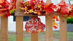 Fall Sign Football Hanging Decor Football Fall Hanging Sign Autumn Sign Wooden Football Decorations Front Door Hanger Home Wall Plaque Holiday Thanksgiving Farmhouse Indoor Outdoor Decor