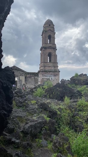 Volcán de Parangaricutirimícuaro: Ruinas Antiguas y el Volcanazo Paricutín