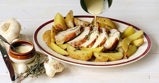 Recette Rôti de porc à l'ail, au thym et rattes au four