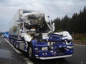 HORRIFIC FATAL TRUCK CRASH / Смертельное дтп /LKW UNFALL