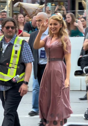 Blake Lively Shines at 'Another Simple Favor' Premiere
