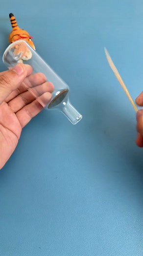 How can you remove this coin without breaking the glass bottle | Univeapuzzle