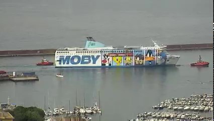 Viaggio sfortunato e diventato infinito per 700 passeggeri che sono a bordo della motonave Moby Wonder partita da Genova ieri sera alle 21.30 e diretta ad Olbia: il traghetto si è fermato dopo circa due ore a circa 25 miglia dalla costa per una avaria a uno dei motori... LA NOTIZIA SU http://bitly.ws/J24S | Primocanale - Pagina Ufficiale