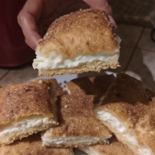 "I've been doubling the recipe and baking in a 9x13 for years now. Haven't met a soul that didn't love these! If you need any easy homemade treat, this is the one!" Recipe in (c.o.m.m.e.n.t ).👇 | Universal Kitchen Creations