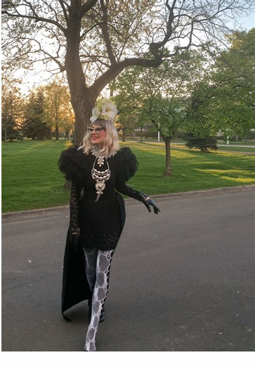 I won’t lie… I’ve been searching for Spring like it’s a long-lost love. Listening for the birds to return with their gentle morning songs. Watching for the first brave green leaves to unfold toward the sun. Feeling for that soft, warm breeze that whispers, “I’m back.” I’m ready for the season to bloom again. 🌿🍀🍃🌱🌳 #spring #sunset #fashionista #fashionstyle #myoutfit