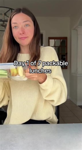 NON-BORING LUNCHES: EPISODE 1 ⬇️✨ As a dietitian I LOVE the idea of a snacky lunch like an adult lunchable because they’re easy to make, no cook required and a great balanced option! To make a balanced lunchable formula is always: Protein Fibre-Rich Carbohydrate Fruit and Veggies Snack/Sweet Treat In this one I used: Protein: Turkey & Greek yogurt & cheese Fibre filled carb: crackers & @kindsnacks granola Fruit: apples & berries Veggies: cucumber, carrots ( hummus) Sweet treat: @free2bfoods choc