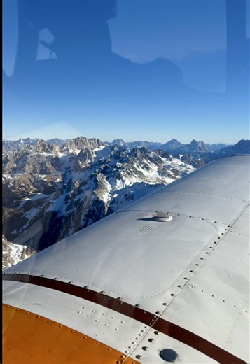 high enough to knock on heaven’s door… and the view was breathtaking ✨🏔️ #pilot #pilotlife #piloteyes #aviationlovers #mountainflying
