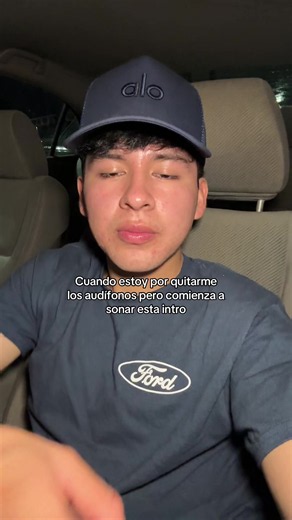 Cuando estoy por quitarme los audífonos pero comienza a sonar esta intro — El que Tiene un chingo de vibra