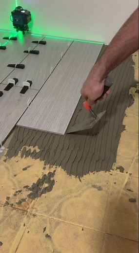 👉 Laying tiles over existing floors | Clean and quick overlay