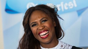 Motsi Mabuse gewährt mit Mega-Dekolletee tiefe Einblicke - und schießt gegen Heidi Klum