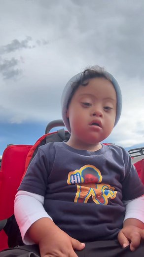 HIII HIII YALLL 💙💛 We at the Buddy Walk! Y’all know he had to come tell his FB fam hi 🥰💛💙 #buddywalk #downsyndromeawareness #hey #fblifestyletyle #toddlerlife | Unique Arnai