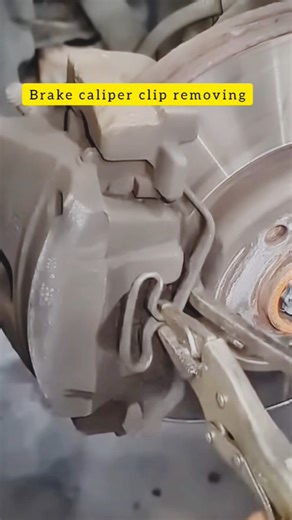 brake caliper clip removing #how to remove brake caliper clip