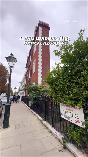 42K views · 289 reactions | This insanely skinny house in Kensington, nicknamed the 'Thin House', is thought to be one of the thinnest homes in the capital, measuring only six feet at its narrowest point Dating back to the 1840s, it’s undoubtedly one of the city’s coolest optical illusions. Have you spotted the house during your visit to London? Kensington #LondonMakesItPossible #VisitLondon #London | Visit London | Facebook
