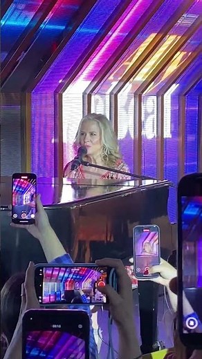 Vonda Shepard canta la sintonía de 'Ally McBeal' en su visita a España