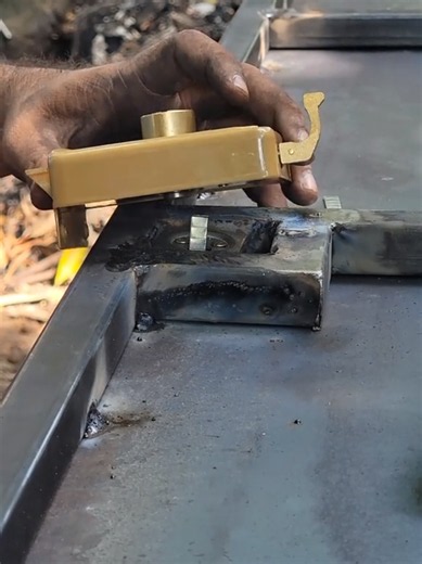 Cómo instalar una chapa FF en puerta de metal correctamente