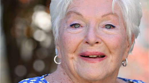 Line Renaud : sa maison de Rueil-Malmaison, La Jonchère, est un «gouffre\" financier