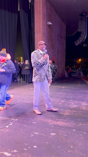 2X NBA Champion and NBA Hall of Famer “Clyde” Frazier made a special guest appearance at our Tree Lighting tonight. | Fort Lee Today