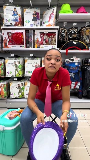 Carnaval ? 🎭 On a ce qu’il vous faut ❤️ Que ce soit pour les costumes enfants, la glacière, les lunettes et bien plus encore… 👉 Rendez-vous en magasin GiFi !