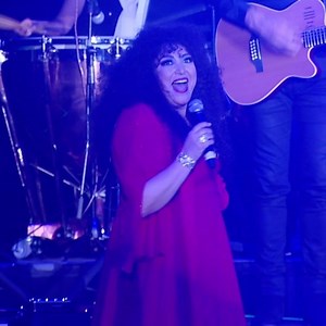 163K views · 12K reactions | Ya mañana estrena #SolitaYSinAtaduras en vivo desde el Auditorio Nacional, mis amores. ¡Qué felicidad poder compartir esto con ustedes! Gracias por ser mi motor. #estreno #amandamiguel #clásicos | Amanda Miguel | Facebook