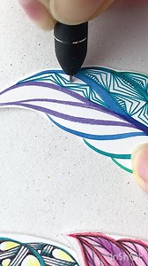 376K views · 6.3K reactions | Just a very quick and easy stripe pattern to fell one of my leaves. I bet there’s already a name for it, can you tell it? I’m not sure what’s happening and why my reels from Instagram are not posted automatically to Facebook. Bear with my no sound posts until I figure this out P.S. It’s not Zentangle: Zentangle is a method of meditative drawing, with a set of rules, but not a pattern. | Alena Light draws | Facebook