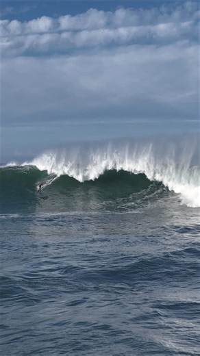 Kyle Hulse | Every year from roughly October through March, Mavericks in HMB produces towering waves only a handful dare to surf 🌊 Here is @johnmel_... | Instagram