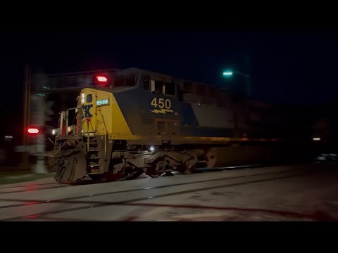 CSX 450 (YN2) leads CSX M648 (Waycross, GA to Chicago, IL) at Princeton, IN @Indiana-Railfanner