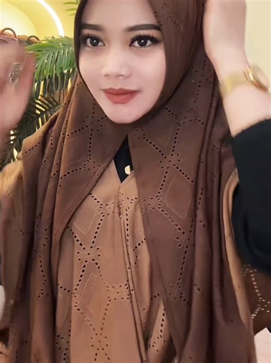 Tutorial on Stylish Hijab Techniques for Women