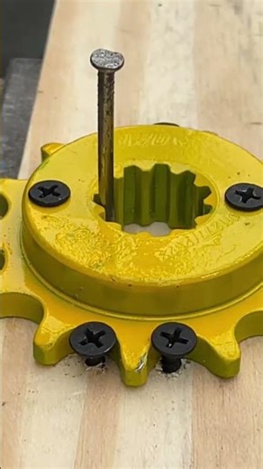 The trick that keeps bike parts from falling Quick, cheap,... #Shorts #gearhacksdiy