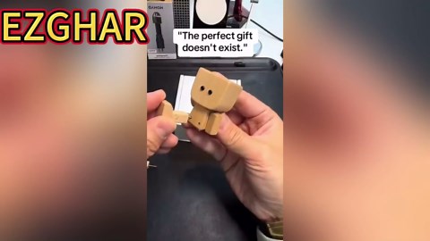 Shaking Wooden Man Figurine, Magicgift Shaking Feet Wooden Doll, Shakingwooden Man with 12PCS Magnetic Expressions, Purely Handmade Car Shaking Ornaments (1pc)