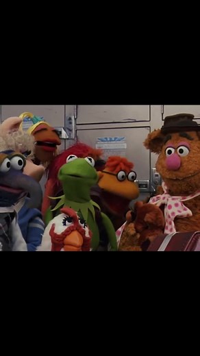 let me hold ur hand first ….. #themuppets #muppettok #puppet #fyp #muppetedit #muppetvision3d #kermitthefrog