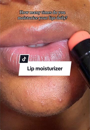Moisturizer does a lot in your Lipcare routine💪🏾 it helps locks in moisture and hydrate your lips, it also cures Flakky chapped lips🌸 #smallbusiness #lipglosses #lipglossmaking #lipglosscollection #creatorsearchinsights #howtomakelipgloss #lipcombotiktok #lipcare #shynegloss #lipglossbusiness #lipglossvendorinikorodu #lipglosscombo #lipcombo #lipglossinikorodu