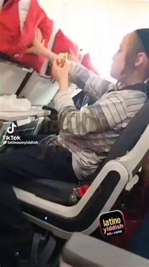 ✈️ INSOLITEDes enfants juifs à bord d’un vol de New York à Tel Aviv ont couvert leurs écrans en raison des règles du sabbat interdisant l’utilisation d’appareils électroniques.