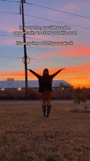 anna ray | pro wrestler | on Instagram: "Outspoken report 📰⬆️ & if it’s uncomfortable, that means you’re growing 🌻"