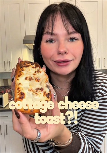 Apparently cottage cheese on toast is a thing… so obviously I had to try it 😂🍞 Simple, high protein, and honestly way better than I expected. Sometimes the easiest meals really do hit. #cottagecheesetoast #HighProteinMeals #easymealideas #whatieatinaday #wieiad