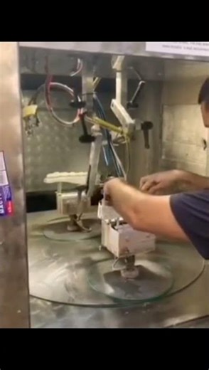 Shoes sole auto spray paint machine with the revolution