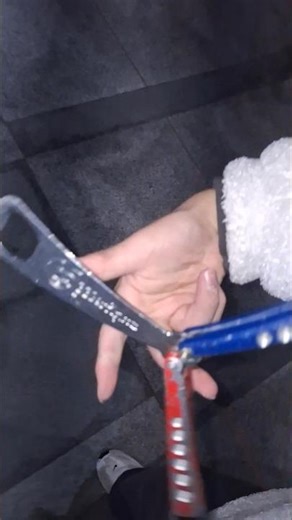 Slow and short flipping#slow #balisong #balisongflipping #balisongtricks #발리송 #발리송러너 #short #shorts