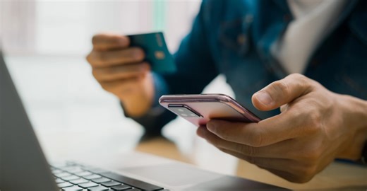 Už třetí česká banka plánuje na víkend odstávku. Vypne aplikaci, omezená bude i platba kartou