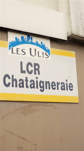 [ÇA EXISTE AUX ULIS] ✨ EPISODE 13 🆕 Chaque mois, découvrez une pépite de notre commune : une activité, une association, un service public, ou une animation 💡. 📆Ce mois-ci on s'invite chez ART91 🖌️🎨 ! Il s'agit d'une association qui enseigne plusieurs techniques artistiques comme la marqueterie de paille, le modelage, la poterie, le modèle vivant et bien d'autres choses. ART91 accueille un public très large sans limite d'âge et ça se passe à la MEA !🖼️ ℹ️ Sortez vos pinceaux et libérez la c