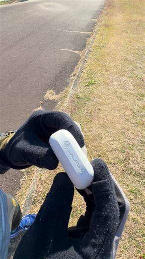 大畑 匡孝 on Instagram: "小さくてもパワフル、7時間再生 IPX4の防水性能 そのまま普通に電話できるのに驚きです、マイクどこ？ 作りがすごく丁寧、品質が高いです 欠点は、骨伝導イヤホンタイプの方が装着が楽、オープンイヤー（骨伝導ではない）だから音が少し軽め 税込9900円は2年保証も付いて安すぎだと思います 毎日使ってみたけど、自信もってオススメです！ @jlab.japan #pr #jlab #jlabjapan #yourkindoftech #ランニング"