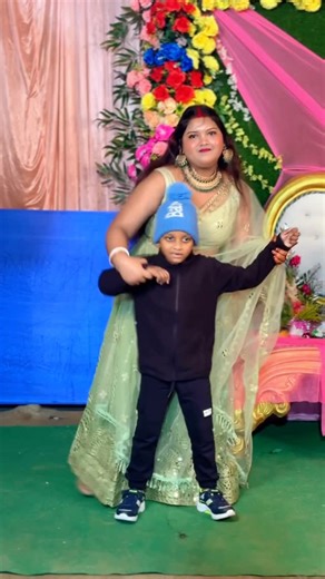 Vloggy Rahul on Instagram: "Mujhko na dekha karo 😂"