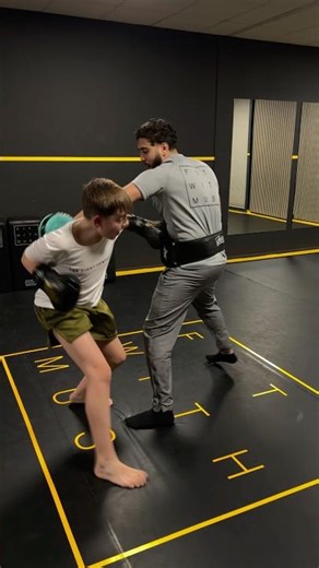 Boxing combo into high kick