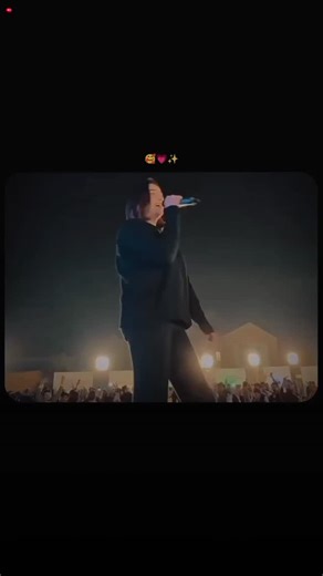 ___'_ हेम्ब्रम___⛵ on Instagram: "🪄 🎥Set in 1950s Manhattan, The Marvelous Mrs. Maisel is a 60-minute dramedy that centers on Miriam "Midge" Maisel, a sunny, energetic, sharp Jewish woman who had her life mapped out: go to college, find a husband, have kids, and throw the best Yom Kippur breakfasts in town. Soon enough, she finds herself exactly where she had hoped to be, living happily with her husband and two children on the Upper West Side. A woman of her time, Midge is a cheerleader wife o